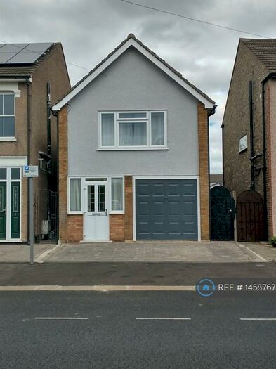 3 Bedroom Detached House To Rent In King Edward Road, Romford, RM1