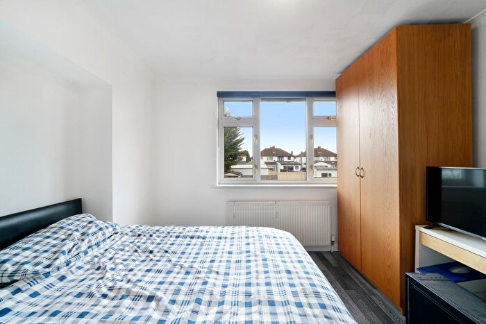 5 Bedroom Semi-Detached House For Sale In Dorchester Way, Kenton, HA3