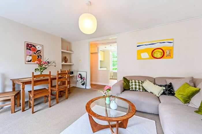 2 Bedroom Flat To Rent In Sekforde Street, Islington, London, EC1R