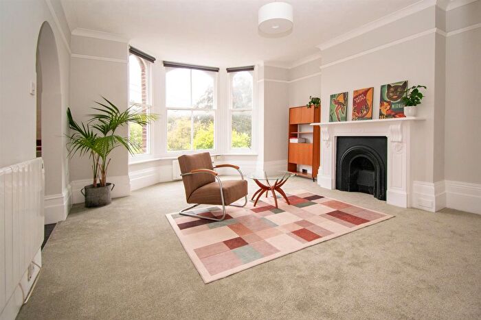 1 Bedroom Flat For Sale In St. Helens Road, Hastings, TN34