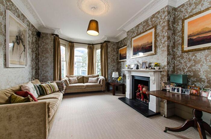 5 Bedroom House To Rent In Salcott Road, Between The Commons, London, SW11