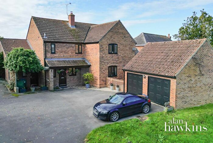 4 Bedroom Detached House For Sale In Broad Town, Swindon, SN4