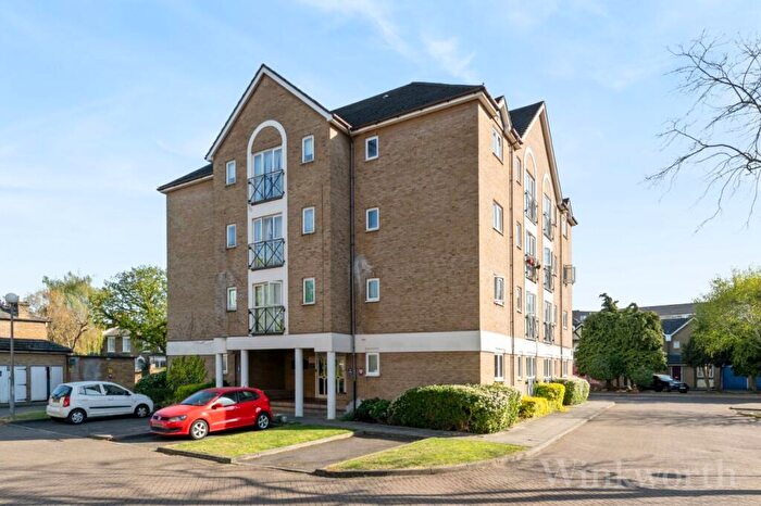 Apartment To Rent In Farrow Lane, London, SE14