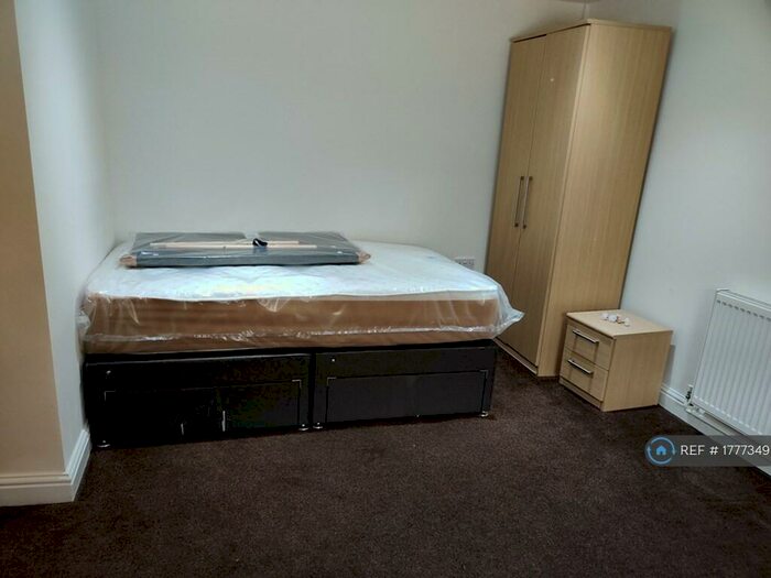 1 Bedroom Flat To Rent In Blackhouse Road, Huddersfield, HD2