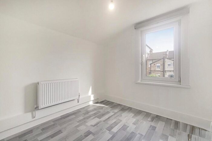 3 Bedroom House To Rent In Oakley Road, South Norwood, SE25