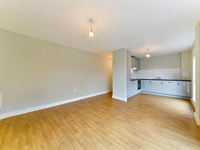 2 Bedroom Apartment To Rent In Weavers Yard, Newbury Newbury, RG14