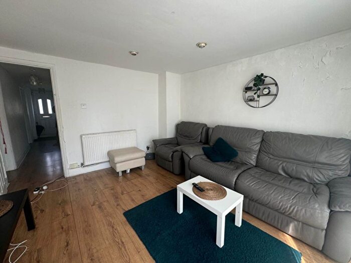 2 Bedroom Flat To Rent In Adine Road, Newham, E13