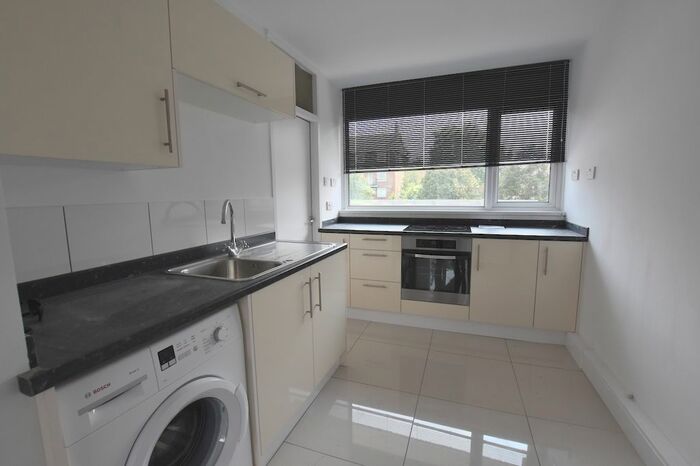 5 Bedroom Maisonette To Rent In Abbots Park, London, SW2