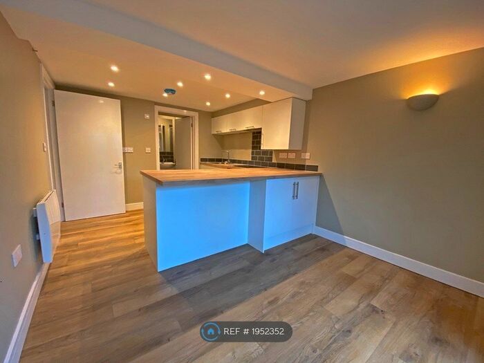 1 Bedroom Flat To Rent In Anchor House, Barnstaple, EX31