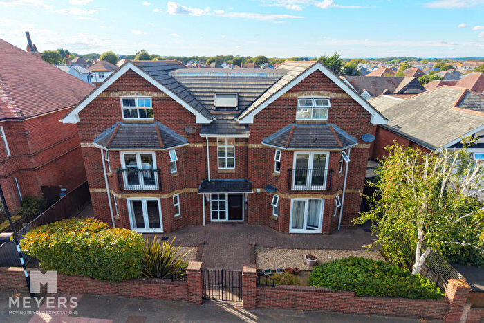 2 Bedroom Apartment For Sale In Belle Vue Road, Bournemouth, BH6