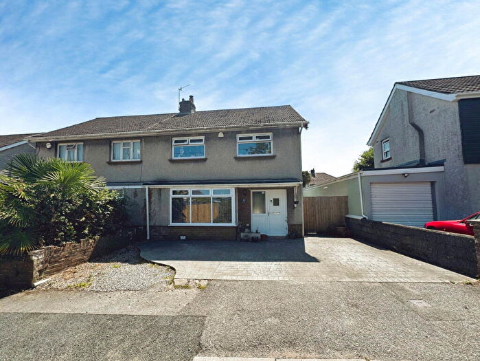 3 Bedroom Semi-Detached House For Sale In Erw Wen, North Cornelly, Bridgend, CF33