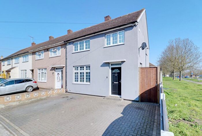 3 Bedroom End Of Terrace House For Sale In Cander Way, South Ockendon, RM15