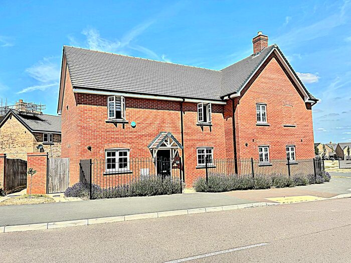 3 Bedroom End Of Terrace House To Rent In Foster Walk Bedford, MK42