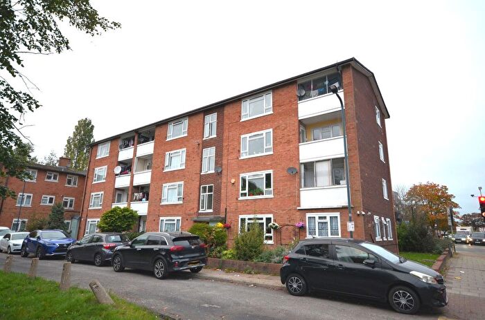 2 Bedroom Flat For Sale In Kenton Road, Kenton, HA3
