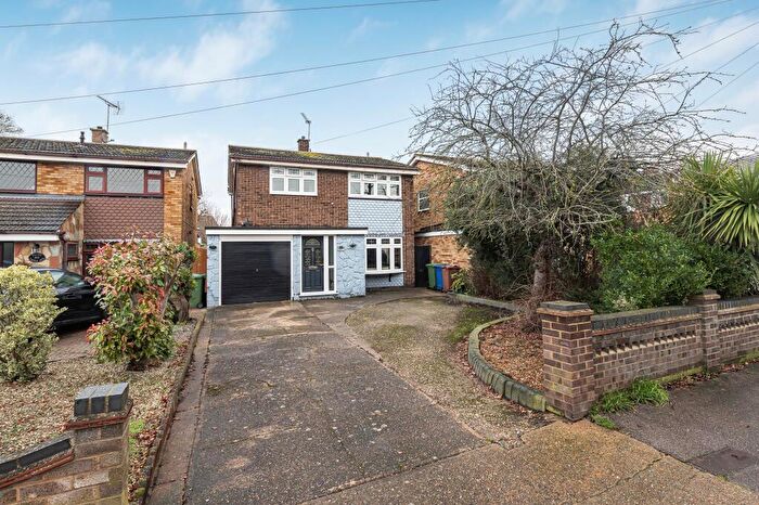 4 Bedroom Detached House For Sale In Third Avenue, Stanford-le-hope, SS17