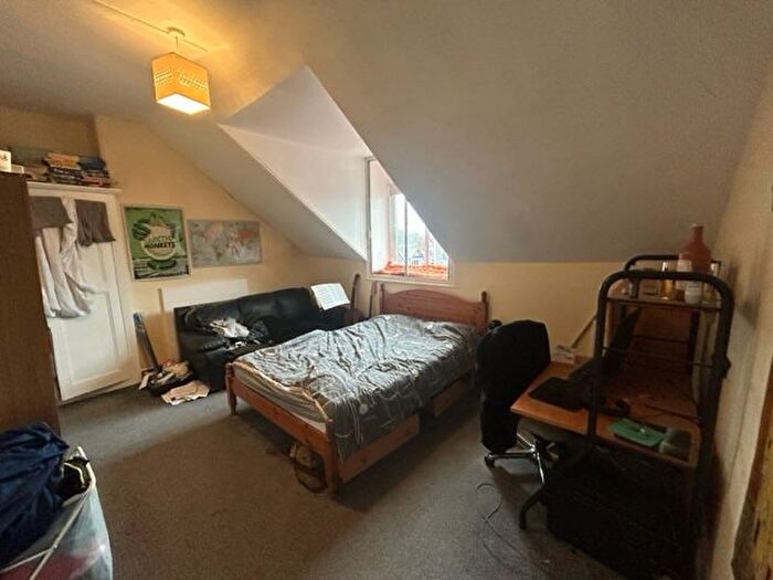 7 Bedroom Property To Rent In Regent Park Terrace, Hyde Park, Leeds, LS6