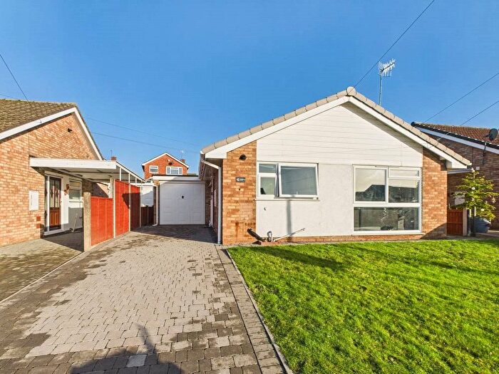 2 Bedroom Bungalow For Sale In Ferndale Close, Worcester, Worcestershire, WR3
