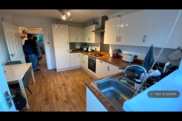 3 Bedroom Semi-Detached House To Rent In Bensham Road, Gateshead, NE8