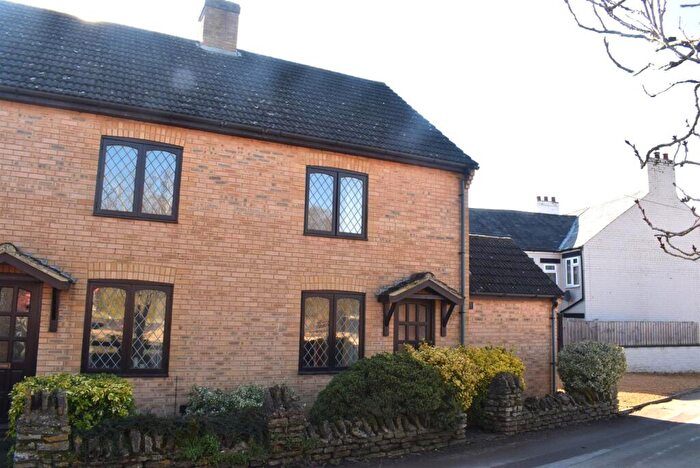2 Bedroom Cottage To Rent In Fair Oak Cottage, Twywell, NN14