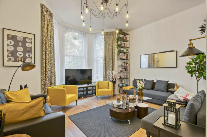 3 Bedroom Flat To Rent In Redcliffe Gardens, London, SW10