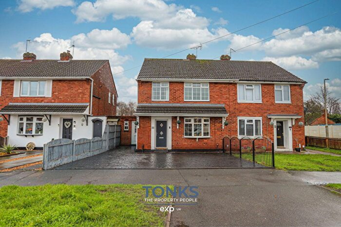 3 Bedroom Semi-Detached House For Sale In Marley Road, Kingswinford, DY6