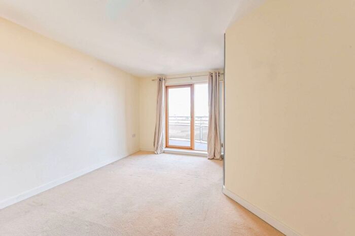 2 Bedroom Flat To Rent In Pancras Way, Bow, London, E3