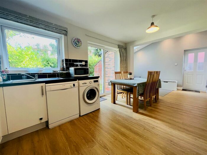 3 Bedroom Semidetached House For Sale In Brentwood Avenue, Timperley