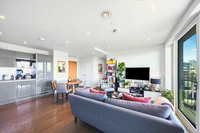 2 Bedroom Flat To Rent In Heygate Street, Elephant And Castle, London, SE17