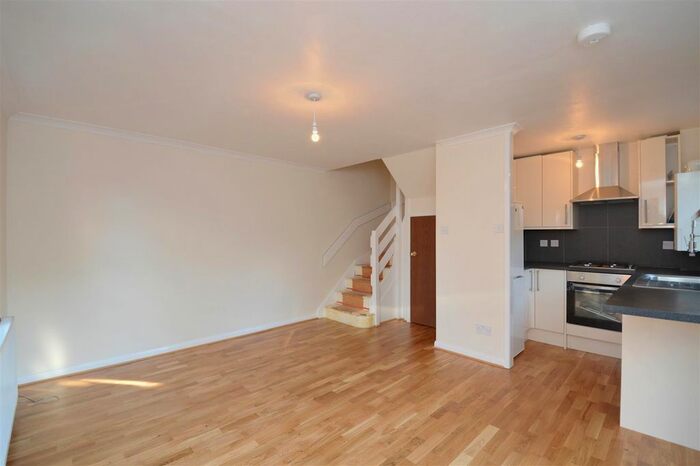 1 Bedroom Property To Rent In Gale Close, Hampton, TW12