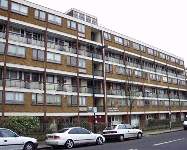 3 Bedroom Flat To Rent In Carlton Vale, London, NW6