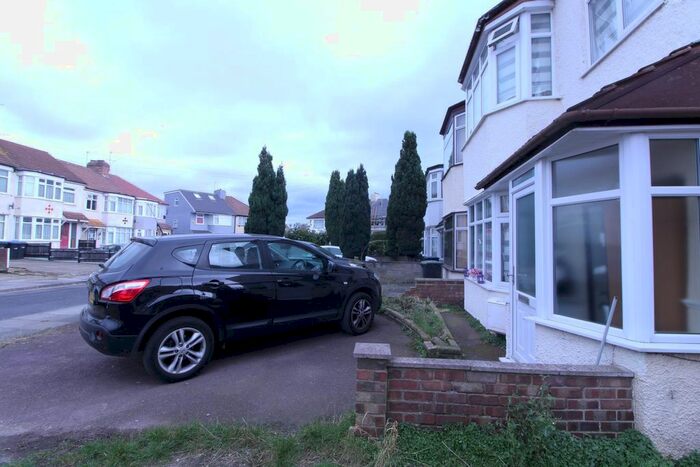 3 Bedroom Property To Rent In Broadlands Close, Enfield EN3
