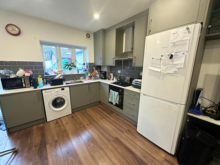 2 Bedroom Flat To Rent In Findhorn Avenue, Hayes, UB4