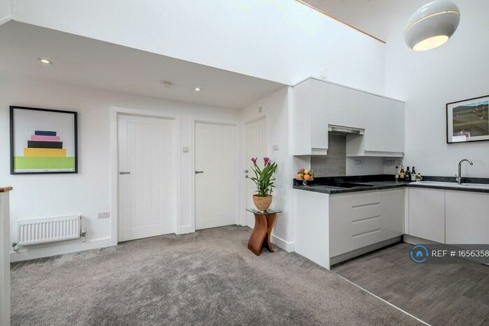 2 Bedroom Maisonette To Rent In Counting House Mews, Luton, LU1