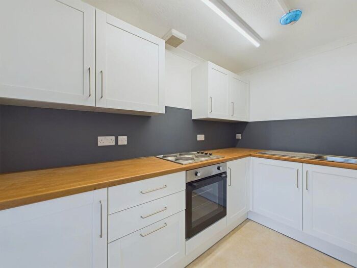 1 Bedroom Flat To Rent In Newport Square, Launceston, PL15