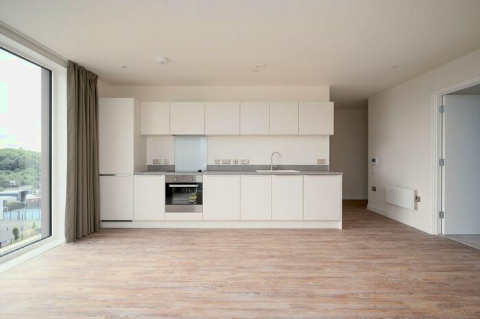 3 Bedroom Flat To Rent In Apartment, The Kell, Gillingham Gate Road, ME4