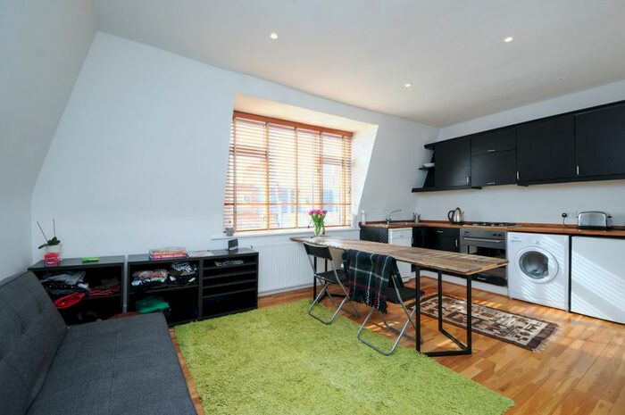 1 Bedroom Flat To Rent In Dancer Road, London, SW6