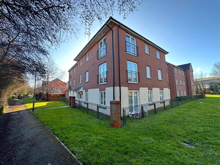 2 Bedroom Flat For Sale In Barley Leaze, Chippenham, SN14