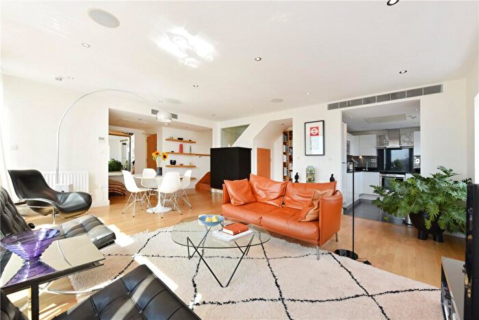 2 Bedroom Flat For Sale In Blackwall Way, London, E14