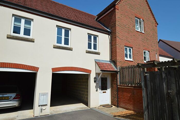 2 Bedroom Flat To Rent In Barentin Way, Petersfield, Hampshire, GU31