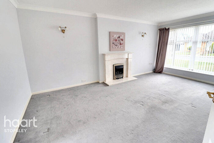 3 Bedroom Chalet For Sale In Langford Drive, Luton, LU2