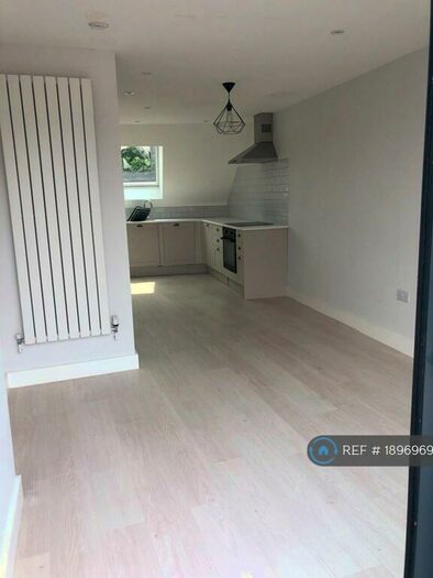 2 Bedroom Maisonette To Rent In Vale End, London, SE22