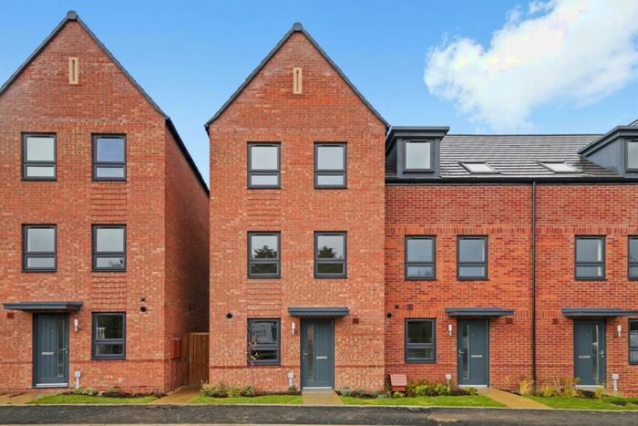 3 Bedroom End Of Terrace House To Rent In Bedroom End Of Terrace House In Betony Meadow, Dunstable, LU5