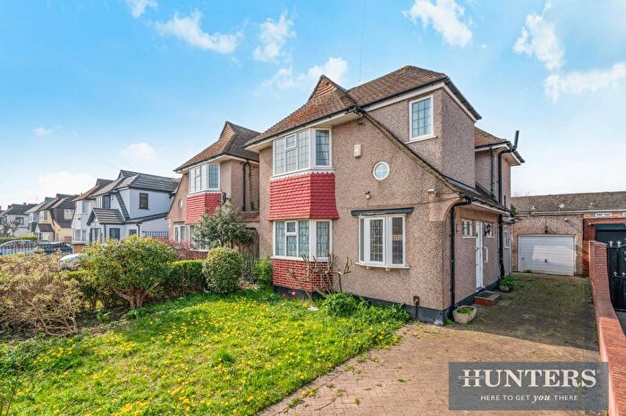 4 Bedroom Detached House For Sale In Camborne Way, Hounslow, TW5