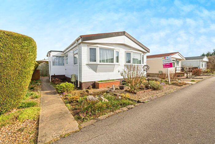 2 Bedroom Mobile/park Home For Sale In Prebend Lane, Welton, Lincoln, LN2