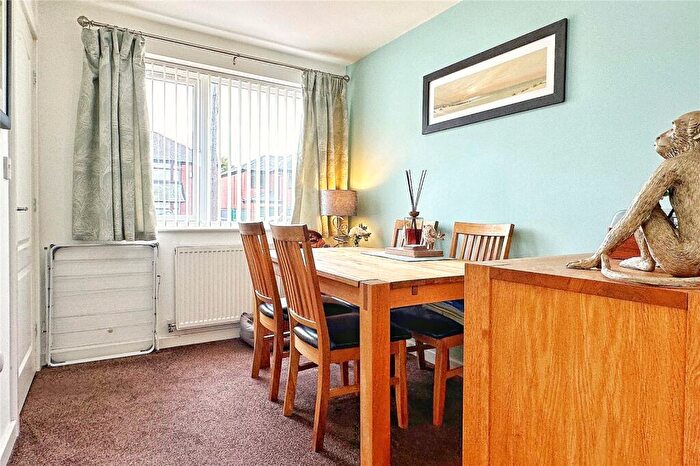 3 Bedroom End Of Terrace House For Sale In Long Lane, Chadderton, Oldham, Greater Manchester, OL9