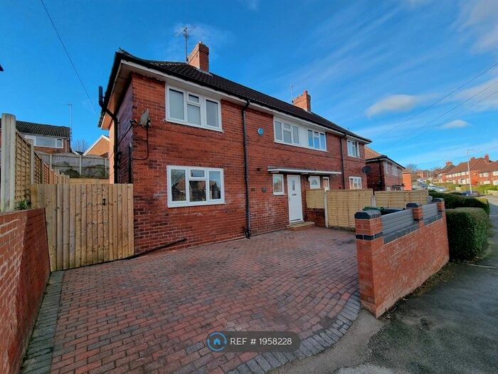 3 Bedroom Semi-Detached House To Rent In Broadlea Avenue, Leeds, LS13