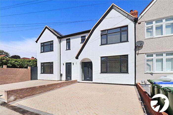 3 Bedroom Terraced House For Sale In Knowle Avenue, Bexleyheath, DA7