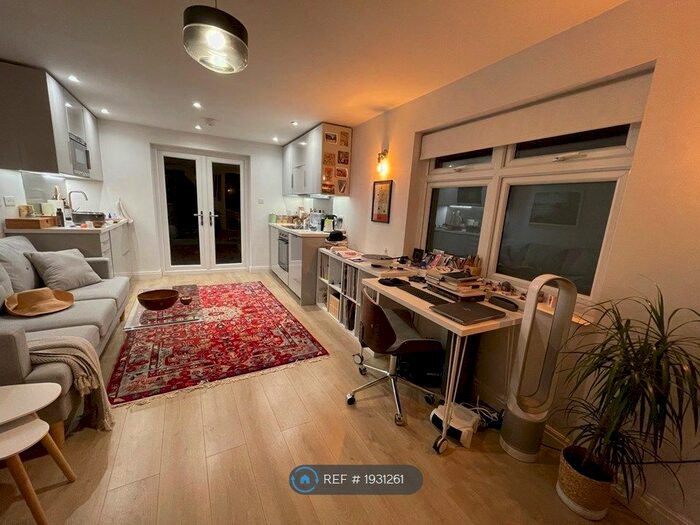 1 Bedroom Terraced House To Rent In Glenthorne Road, London, N11