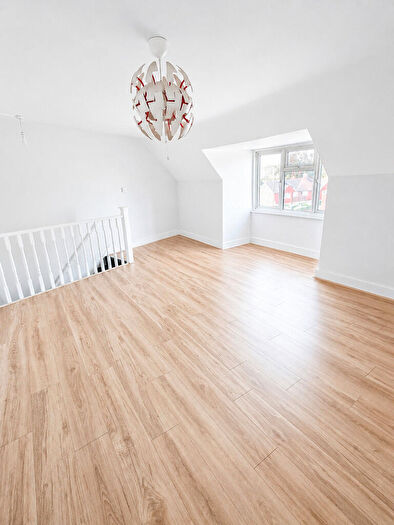 3 Bedroom Maisonette To Rent In Waddon Park Avenue, Croydon, CR0