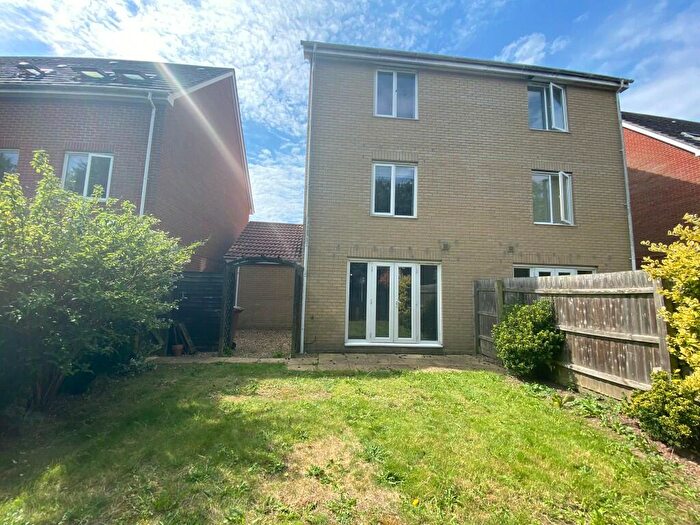 4 Bedroom Semi-Detached House To Rent In Newman Drive, IP5